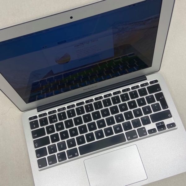 MacBook Air 11″ - Image 2