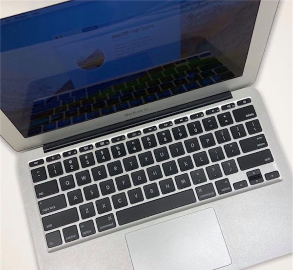 MacBook Air 11" 2010 - Image 2