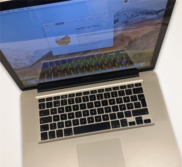 MacBook Pro 15" - Image 2