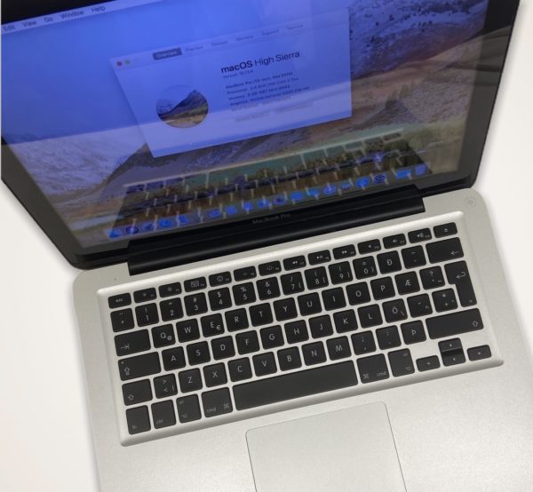 MacBook Pro 13" - Image 2