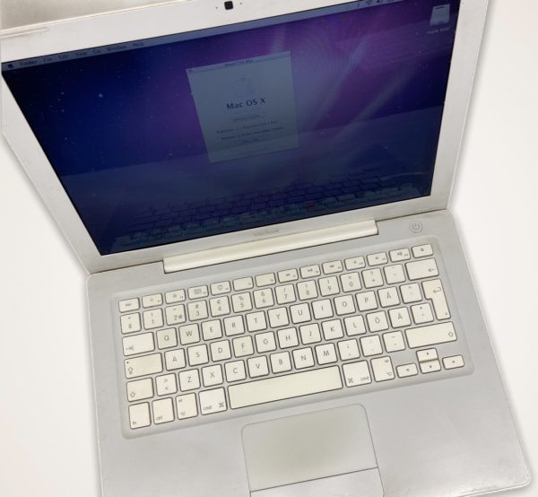 MacBook 13" - Image 2