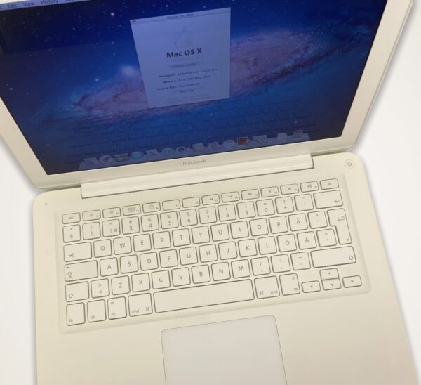 MacBook 13" - Image 2