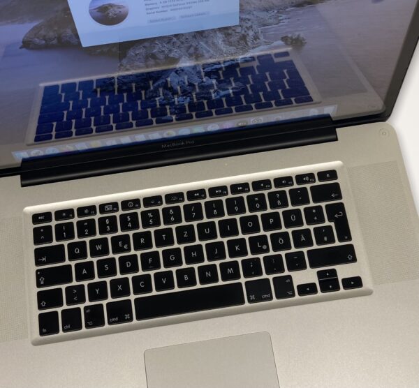 MacBook Pro 17″ 2009 – Core 2 Duo/8GB/256GB SSD - Image 2