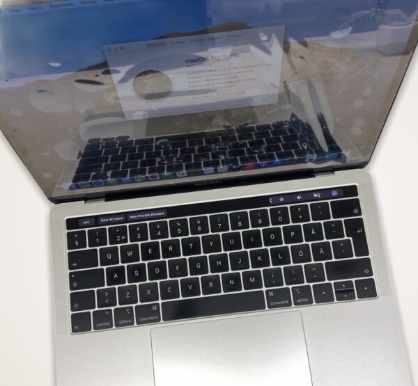 MacBook Pro 13" 2018 – Core i5/8GB/256GB SSD - Image 2