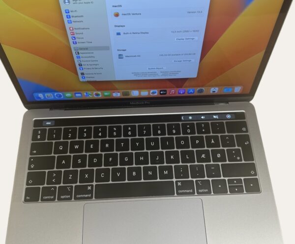 MacBook Pro 13" 2018 – Core i5/8GB/256GB SSD - Image 2