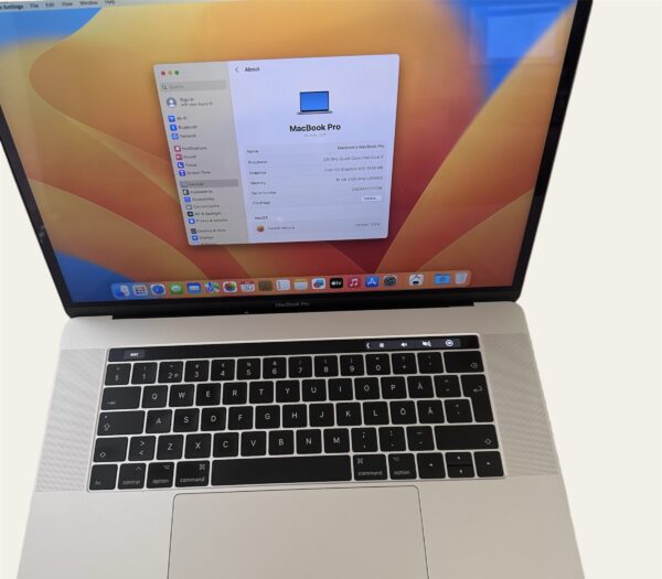 MacBook Pro 15" 2017 – Core i7/16GB/500GB SSD - Image 2