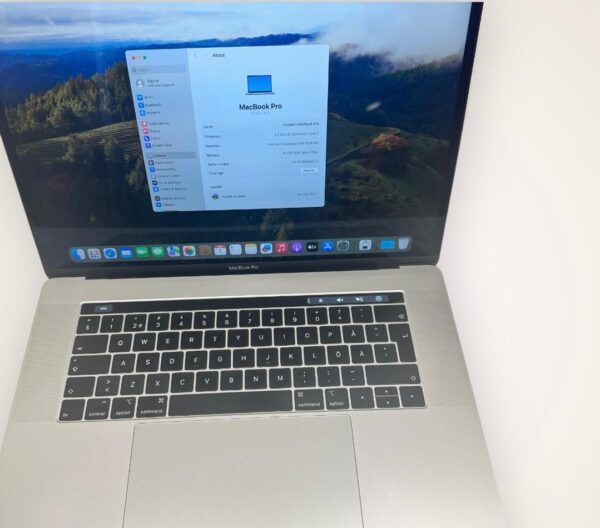 MacBook Pro 15" 2018 – Core i7/16GB/500GB SSD - Image 2