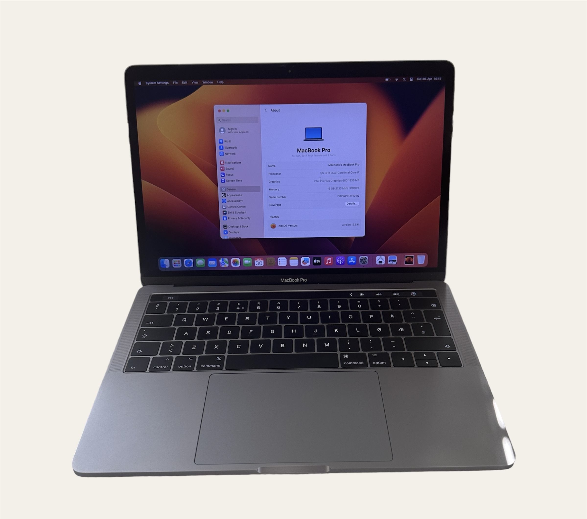Nimetus: MacBook Pro 13″ 2017 (Four Thunderbolt 3 ports) Operatsioonisüsteem: macOS Ventura 13.6.6 Kõvaketas:  500 GB SSD Protsessor: 3,5 GHzQuad-Core Intel Cor