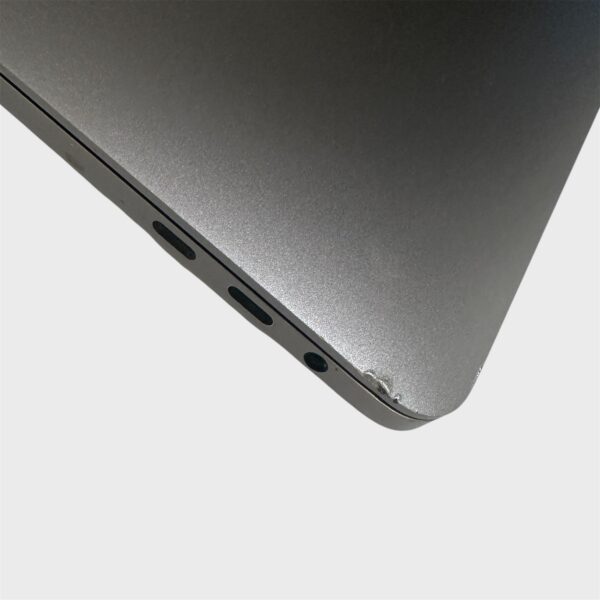 MacBook Pro 15" 2018 – Core i7/16GB/250GB SSD - Image 4